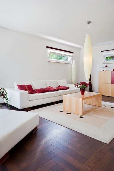 Casa moderna, sala de estar com mobiliário moderno Imagens De Bancos De Imagens Sem Royalties