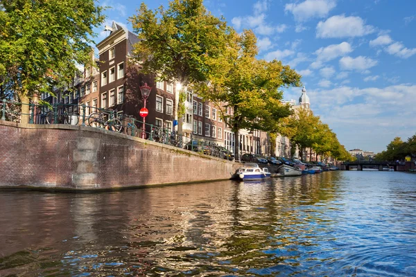 Kanaler i Amsterdam — Stockfoto