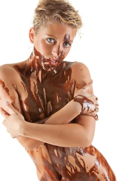 女子盖甜奶油巧克力 — 图库照片
