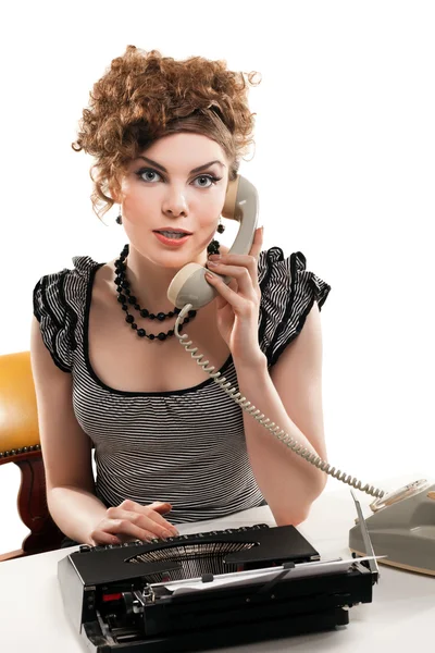 Obchodnice s telefonní hovor v úřadu — Stock fotografie