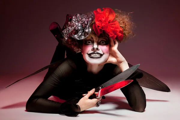 Mujer mimo con cuchillo — Foto de Stock