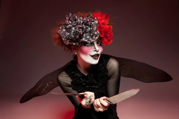 Kvinna mima med kniv — Stockfoto