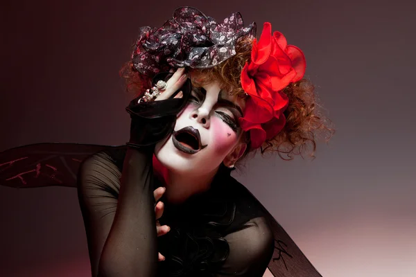 Frauenmime mit theatralischem Make-up — Stockfoto