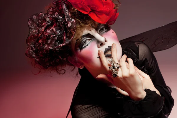 Žena mime s divadelním make-upem — Stock fotografie