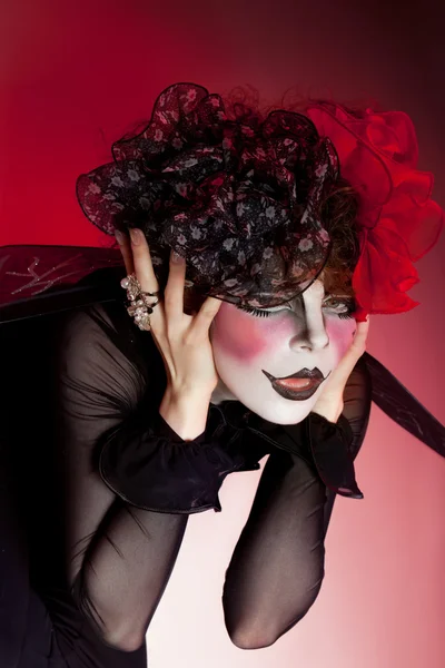 Жінка мима з театральним макіяжем — стокове фото