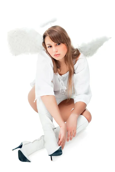 Bello angelo biondo contro sfondo bianco — Foto Stock