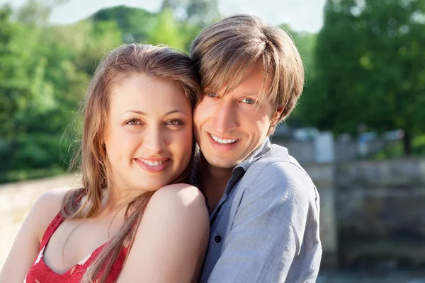 Two young lovers — Stock Photo, Image