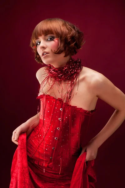 美しいです女の子で赤いドレス — ストック写真