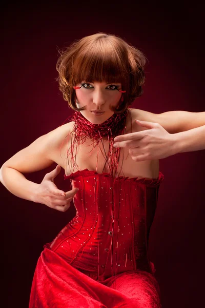 Hermosa chica en vestido rojo —  Fotos de Stock