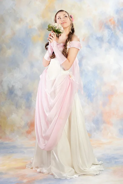美丽的女人打扮得像一个新娘 — 图库照片