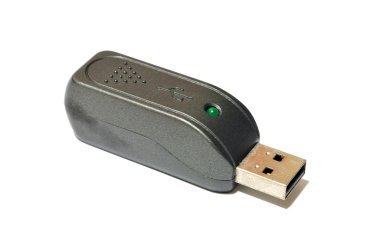 Beyaz arkaplanda izole edilmiş Usb flash belleği