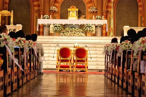 Church sanctuary before a wedding ceremony — Stock Photo, Image