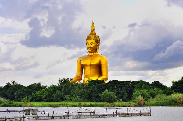 Största buddha vid wat muaeng, thailand — Stockfoto