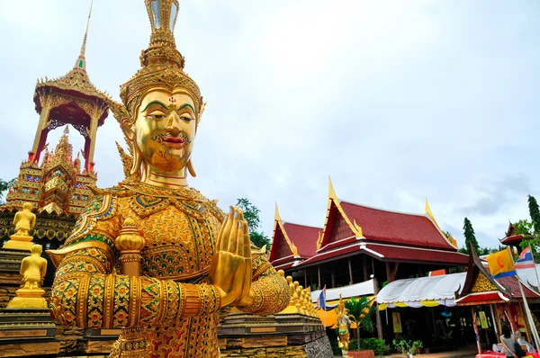 Скульптура Таиланда, иллюстрирующая Рамаяну — стоковое фото