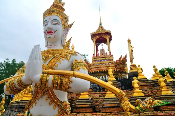 Thaïlande Sculpture illustrant le Ramayana — Photo