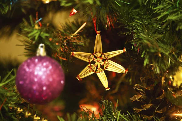 Decoraciones del árbol de Navidad —  Fotos de Stock