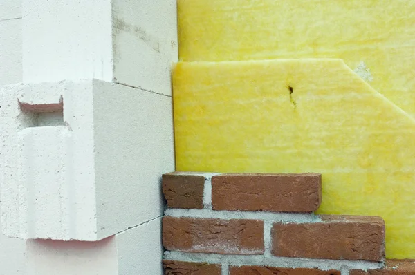 Isolamento termico di una parete di casa — Foto Stock