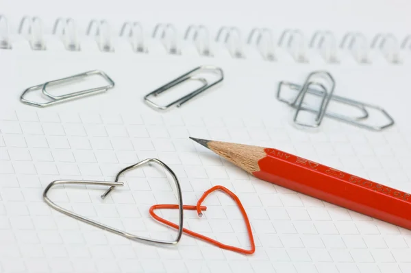 Paper clips formed as hearts — Stock Photo, Image