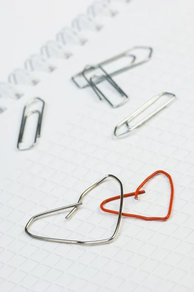 Paper clips formed as hearts — Stock Photo, Image