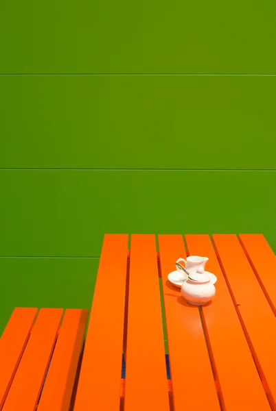 オレンジ色の庭の家具 — ストック写真