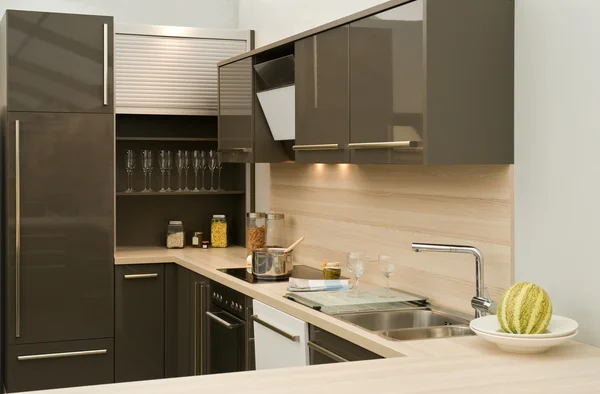 Modern fitted kitchen — Stock Photo, Image