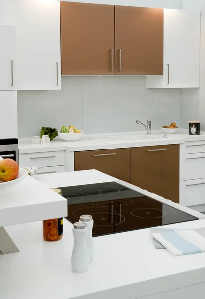 モダンな設備の整ったキッチン — ストック写真