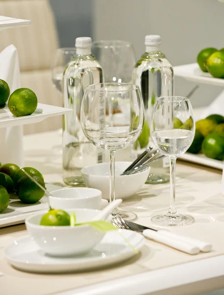 Table decoration with lime — Stock Photo, Image