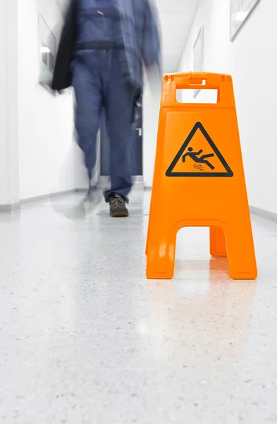 Warnschild Rutschgefahr — Stockfoto