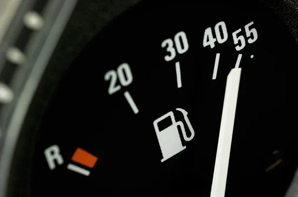 Auton polttoainemittari — kuvapankkivalokuva