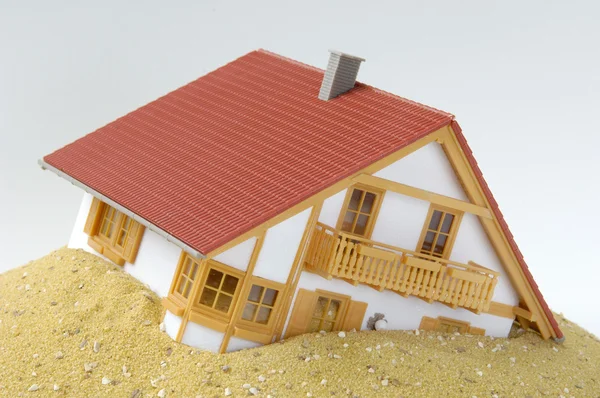 Huis, op zand gebouwd — Stockfoto