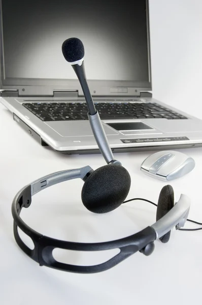 Headset with laptop — Stock Photo, Image