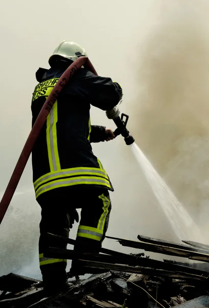 Brandman på jobbet — Stockfoto