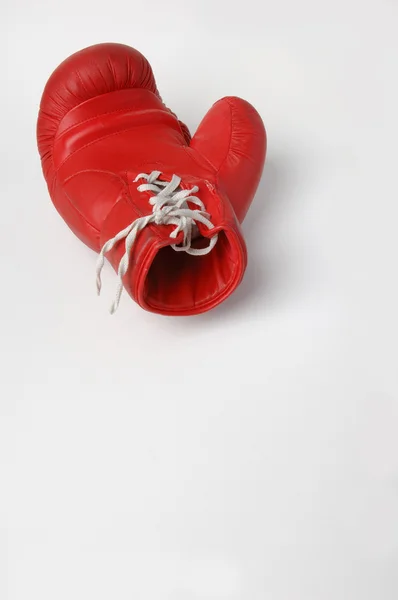 Rode bokshandschoen — Stockfoto
