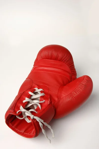 Rode bokshandschoen — Stockfoto