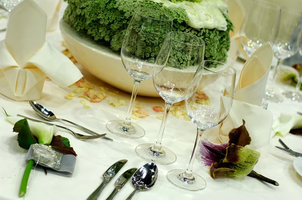 Luxusní jídelní stůl — Stock fotografie