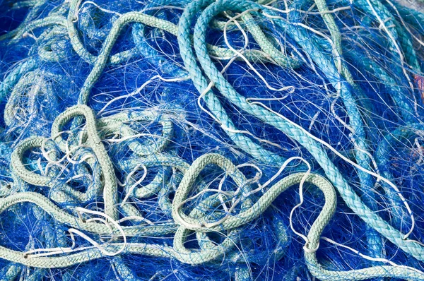 Ongeordende blauwe visnetten — Stockfoto