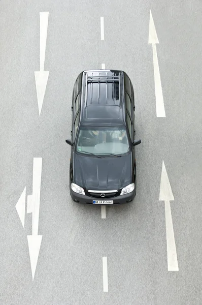 Driving between direction arrows — Stock Photo, Image
