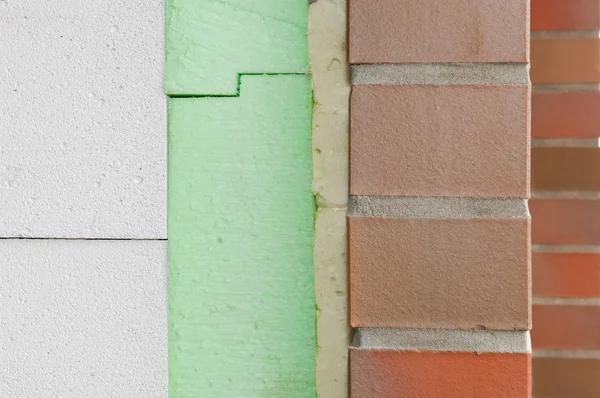 Thermische isolatie van de muur van een huis — Stockfoto