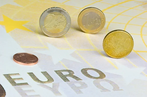 Euro-coins rolling over a 200-euro-banknote — Stock Photo, Image