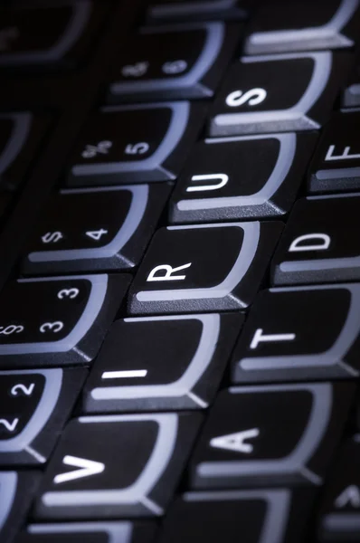 Клавиатура компьютера со словом Virus — стоковое фото