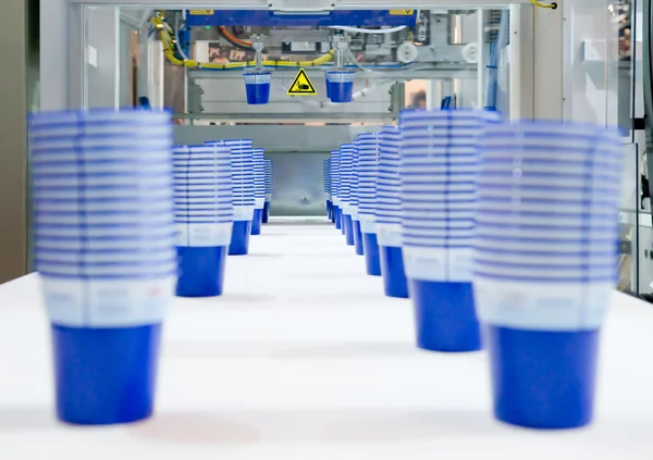 Mass production of plastic cups — Stock Photo, Image