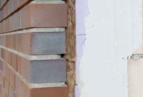 Termisk isolering av en husvägg — Stockfoto