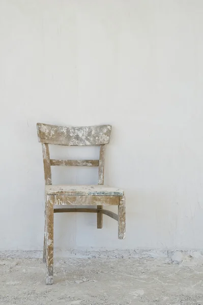 Eski Kırık Sandalye Bir Inşaat Sahasında — Stok fotoğraf