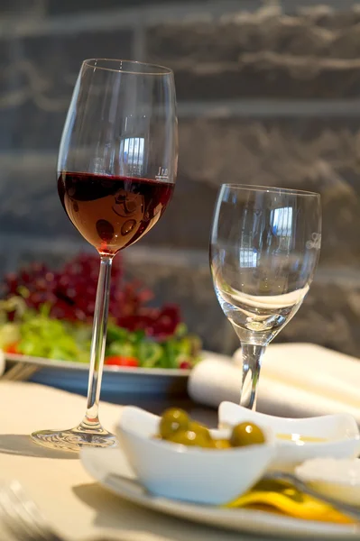 Mesa Comedor Con Copa Vino Tinto —  Fotos de Stock