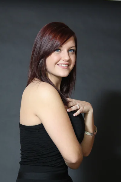 Schöne junge Frau mit rötlichem Haar (rb)) — Stockfoto