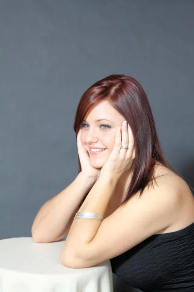 Vackra blå-eyed tonåring med rödaktigt hår (Rb) — Stockfoto