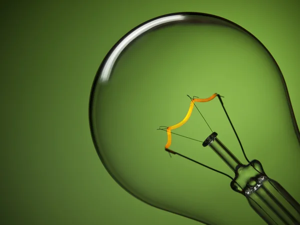 グリーン ライトの電球 — ストック写真