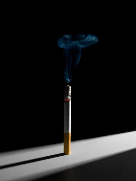 Stehende Zigarette — Stockfoto