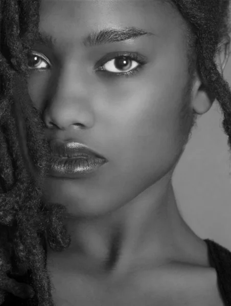 Genç siyah kadın. — Stok fotoğraf