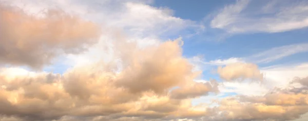 Pano хмари формування — стокове фото